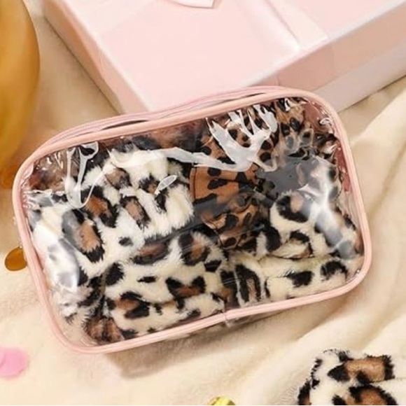 Leopard Print Faux Fur Sleep Mask & Matching Accessory Set - Picture 2 of 7